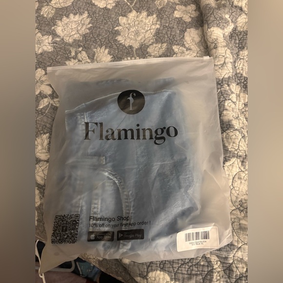 Women's NWT Distressed Blue Boyfriend Jeans - Picture 12 of 12